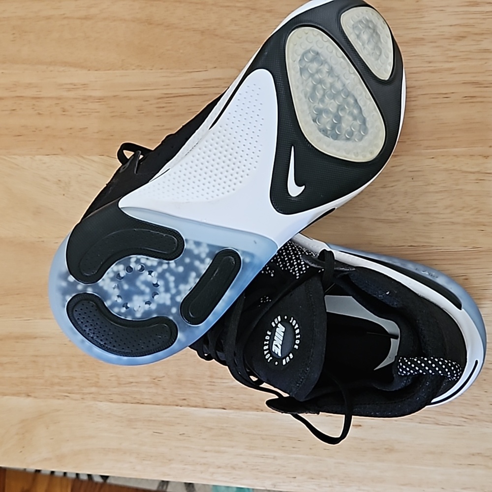 NIKE RUNNING SHOES - Picture 2 of 4
